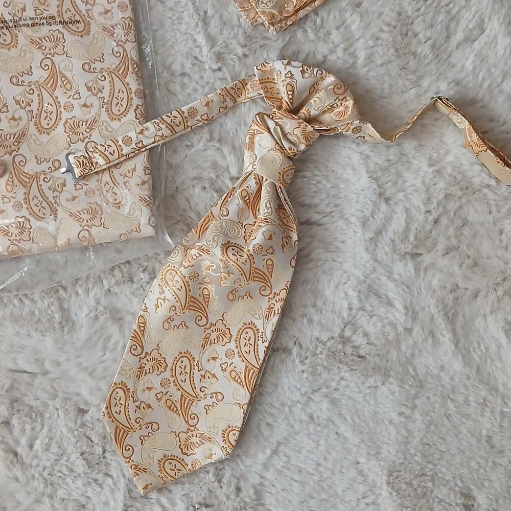 New Paul Malone Gold Paisley Tuxedo Vest Set. 3 Pc